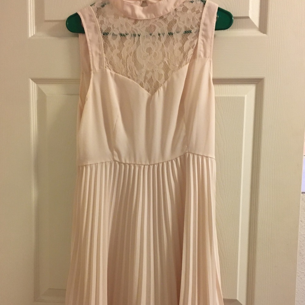 Pearl color dress